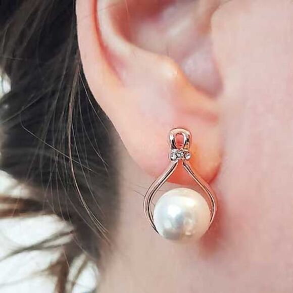 Ladies Waterdrop Pearl Earrings - Picture 4 of 6